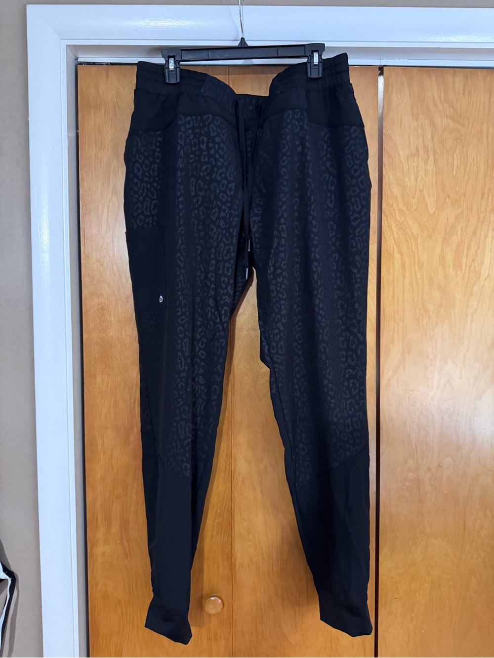 Women’s Barco One Uniform Scrub Black Leopard Jacquard Jogger Pants